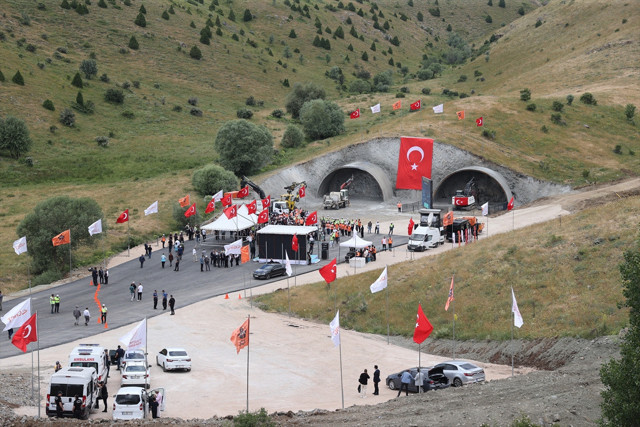 Çamlıbel Tüneli ile 13 keskin viraj tarih olacak! Seyahat süresi 5 dakikaya düşecek - Resim: 0