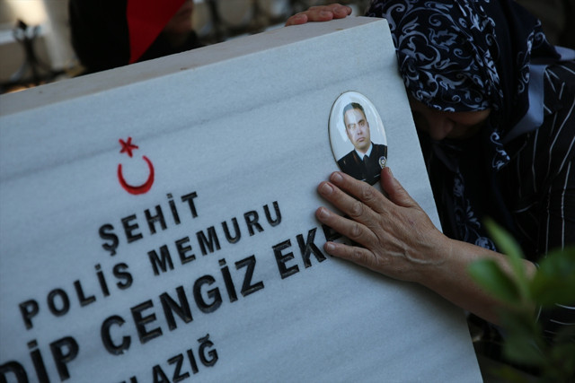 15 Temmuz şehidi Eker'in anne babası gururu ve acıyı bir arada yaşıyor - Resim: 1