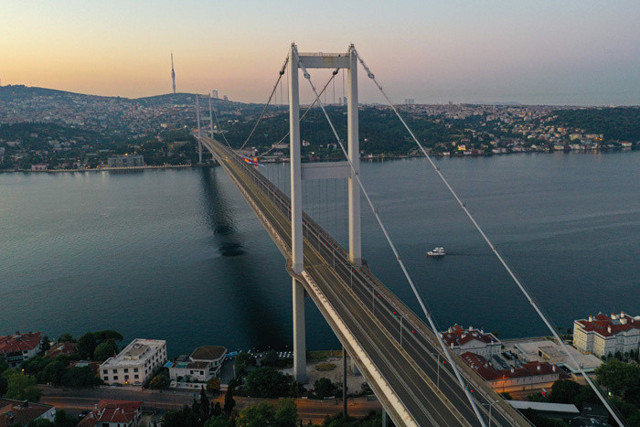 15 Temmuz Şehitler Köprüsü trafiğe kapatıldı - Resim: 0