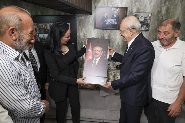 CHP Genel Başkanı Kılı&ccedil;daroğlu'ndan ziyaret! Esnafın sorunlarını dinledi - Resim: 1