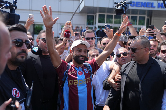 Mohamed Salah T&uuml;rkiye'de! 61 numaralı formayı giydi, Trabzonspor taraftarına seslendi - Resim: 5