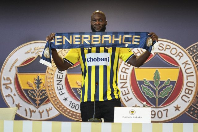 Fenerbahçe'nin yeni transferi Romelu Lukaku imzayı attı - Resim: 0