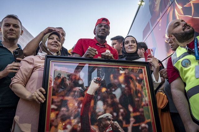 Victor Osimhen'e Erzurum'da sürpriz hediye! 135 bin boncukla 3,5 ayda hazırlandı - Resim: 0