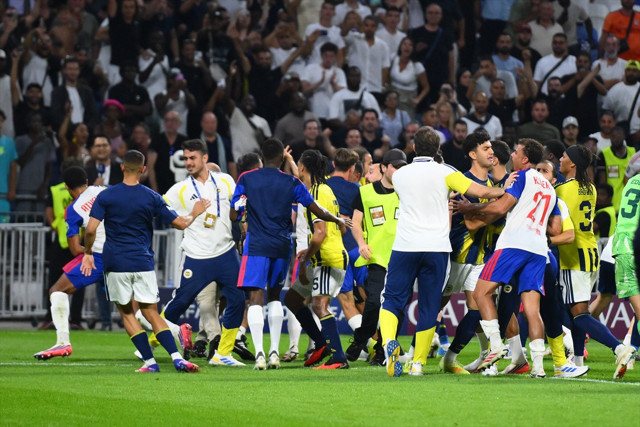 Lyon elendi Fransızlar çılgına döndü Guendouzi'ye saldırdılar - Resim: 5