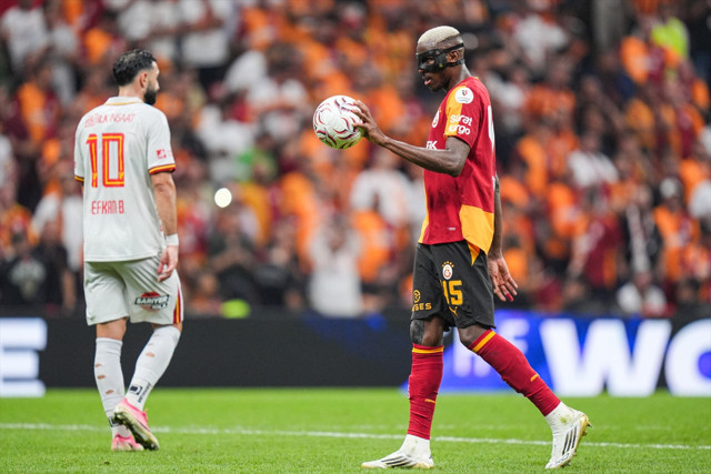 Nihat Kahveci Göztepe'yi yenen Galatasaray'ı sert eleştirdi: Osimhen'i pamuklara sarsınlar - Resim: 0