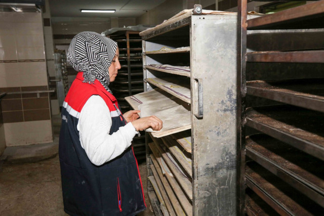 Konya'da fırında mide bulandıran manzara! Ekiplerce m&uuml;h&uuml;rlendi - Resim: 1