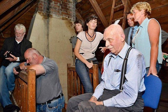 70 yıllık sır! Tavandaki ipi çekti ve...  - Resim: 1