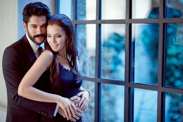 Fahriye sonunda Burak'a diz çöktürdü! - Resim: 2