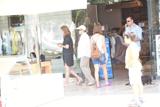 Tansu Çiller mağazadaki indirimi görünce... - Resim: 2