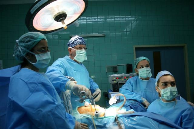 Yumurtalıklarından beyin ve saç çıktı inanılmaz olay! - Resim: 4