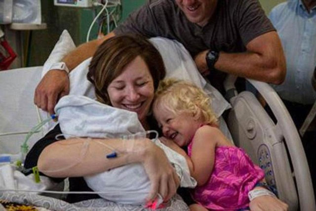 Bebeğinin öleceğini bile bile doğum yaptı bakın neden - Resim: 4