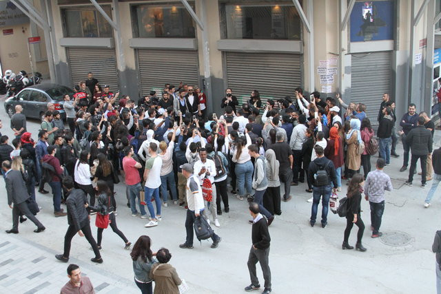 Koray Avcı "Geldiğim yeri unutmadım" dedi ve İstiklal'de.. - Resim: 4
