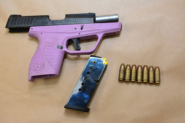 Dünya'nın en seksi mahkumuna yeni rakip!  - Resim: 3