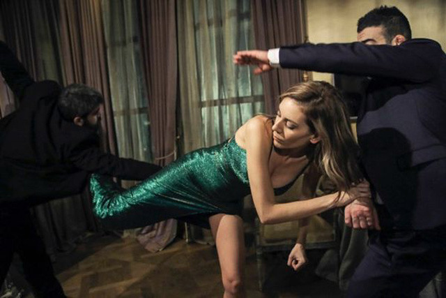 Sinem Kobal'dan Hollywood yıldızlarını aratmayan dövüş sahnesi! - Resim: 1