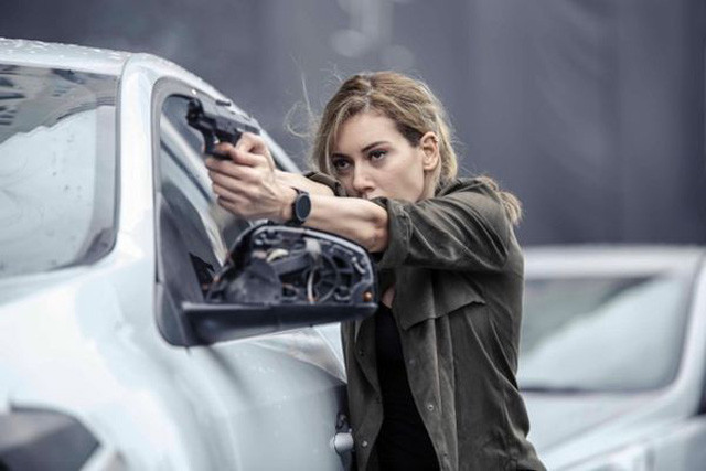 Sinem Kobal'dan Hollywood yıldızlarını aratmayan dövüş sahnesi! - Resim: 2