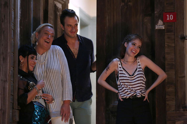 Aile Arasında filminin afişi yayınlandı işte vizyon tarihi! - Resim: 4