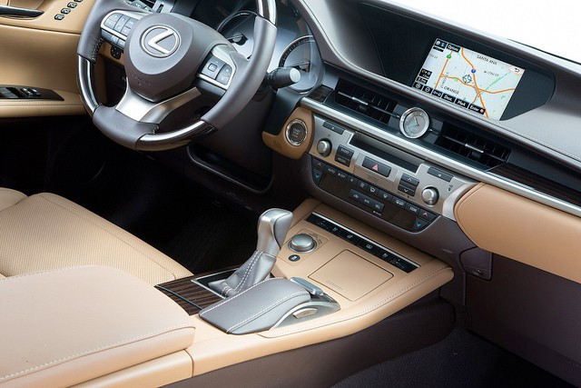 Lexus'un üç modeli en güvenilir otomobiller arasında - Resim: 2