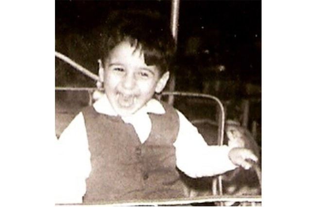 Fotoğraftaki küçük kızı tanıdınız mı? Çok ünlü biri o! - Resim: 1