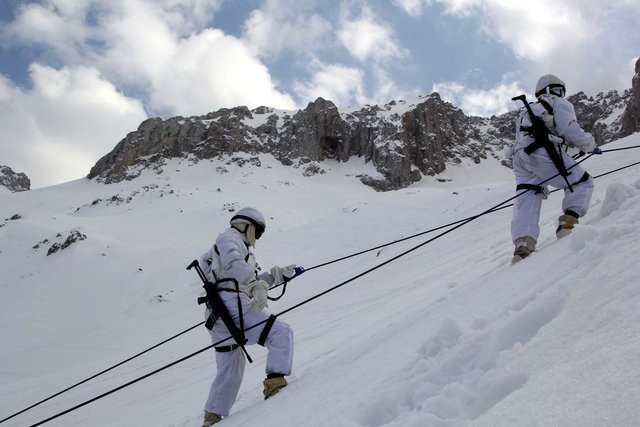 Komando adaylarının zorlu eğitimi - Resim: 1
