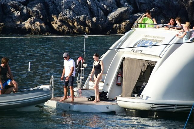 Serenay Sarıkaya öpmelere doyamadı Kerem Bürsin'in sürprizine bakın - Resim: 2