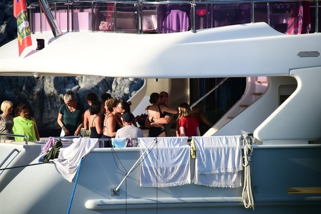 Serenay Sarıkaya öpmelere doyamadı Kerem Bürsin'in sürprizine bakın - Resim: 3