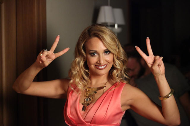 Hülya Avşar'a büyük şok arkasından geldi ve bir anda kucakladı - Resim: 2