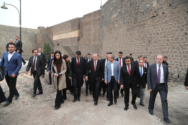 Cumhurbaşkanı Erdoğan, Sur’u gezdi incelemelerde bulundu - Resim: 3