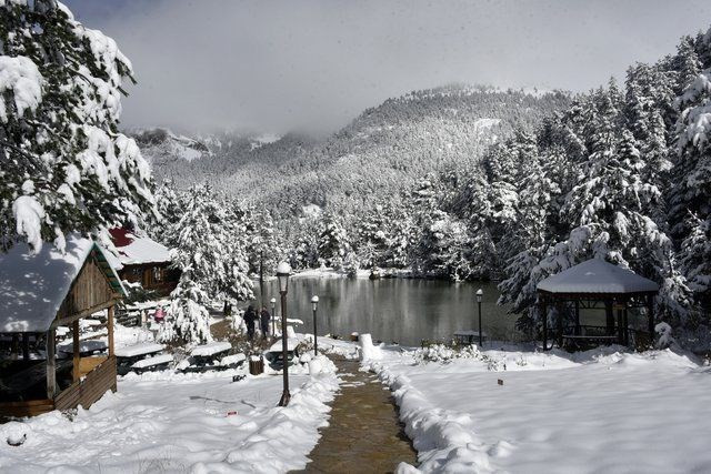 Trabzon'da  Limni Gölü kar güzelliğiyle büyülüyor - Resim: 3