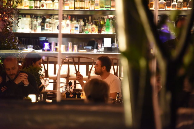 Aşıklar ortaya çıktı! Sevgilisini elleriyle besledi - Resim: 1