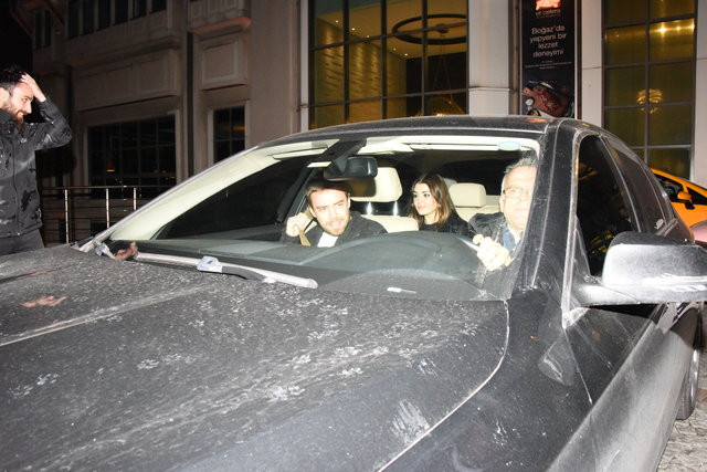 Aşıklar ortaya çıktı! Sevgilisini elleriyle besledi - Resim: 2