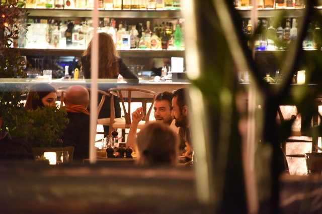 Aşıklar ortaya çıktı! Sevgilisini elleriyle besledi - Resim: 3