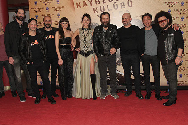 Galada skandal görüntüler! Nejat İşler az daha düşüyordu - Resim: 1