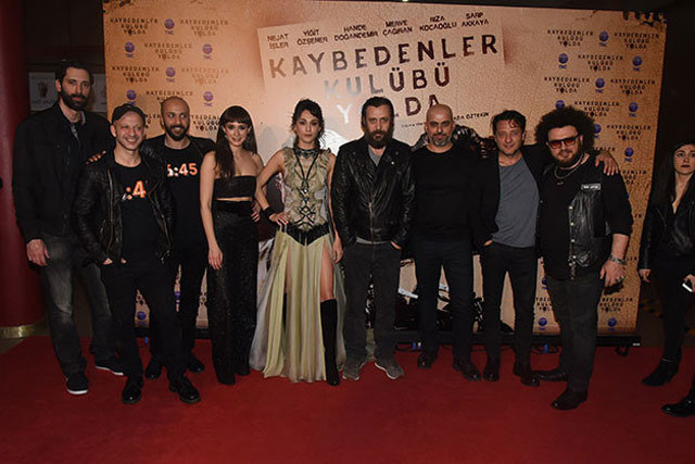 Galada skandal! Salonda herkesin önünde seviştiler - Resim: 2