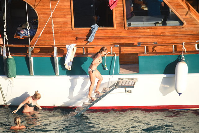 Kim der ki 38 yaşında! Burçin Terzioğlu fit görüntüsüyle dikkat çekti - Resim: 2