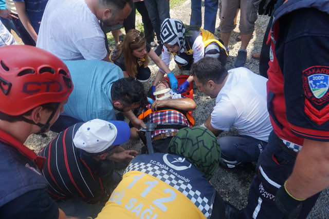 Feci kaza! Şaha kalkan traktörün altında buldular - Resim: 3