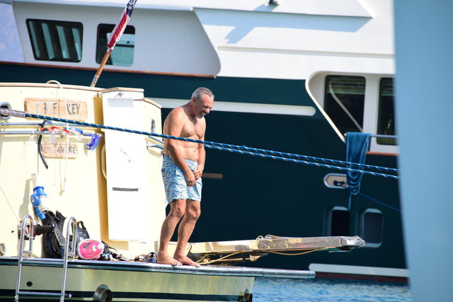 Bu ne aşk Ersun Hoca! Eşi İren Ağan'a dans şov yapınca...  - Resim: 1