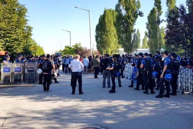 ODTÜ'ye polis girdi! Protestocu öğrencilere müdahale - Resim: 1