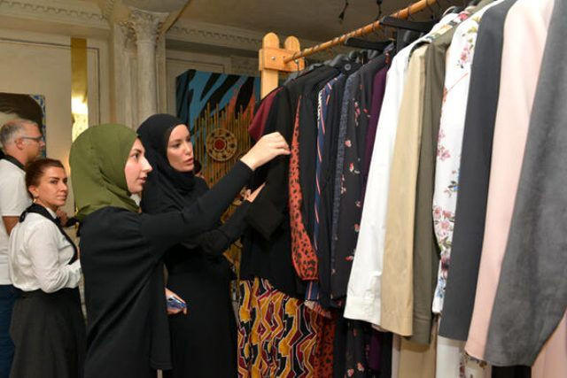 Gamze Özçelik moda dünyasına adım attı kıyafet tasarladı tesettürle kapanmıştı - Resim: 3