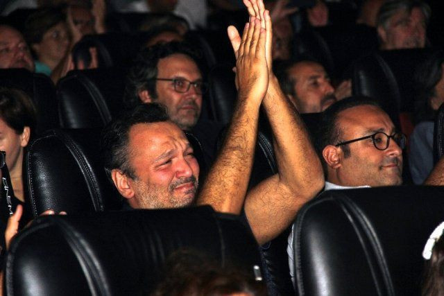 Ali Sunal gözyaşlarına boğuldu o anlar kameralara böyle yansıdı - Resim: 2