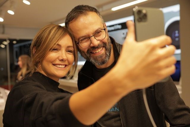 Yeni iPhone 11'i ilk o satın aldı! Fiyatı dudak uçuklattı - Resim: 3