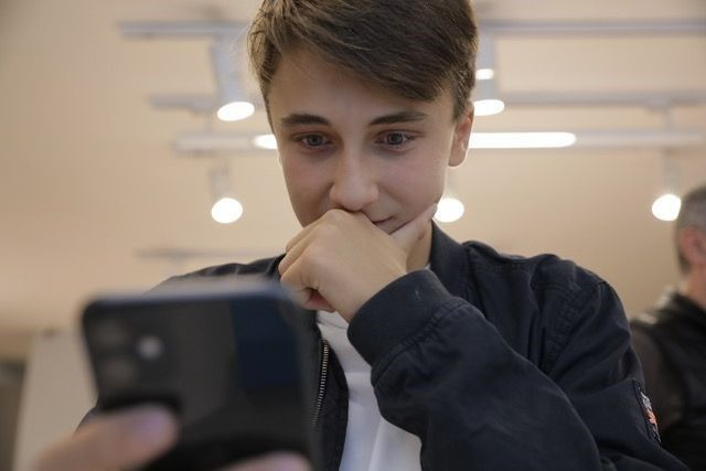 Yeni iPhone 11'i ilk o satın aldı! Fiyatı dudak uçuklattı - Resim: 4