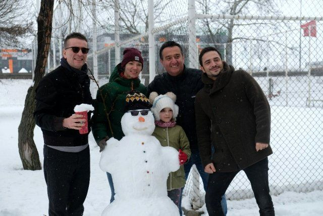 Ahmet Kural ve Murat Cemcir kar topu savaşında herkesi kahkahaya boğdular! - Resim: 3