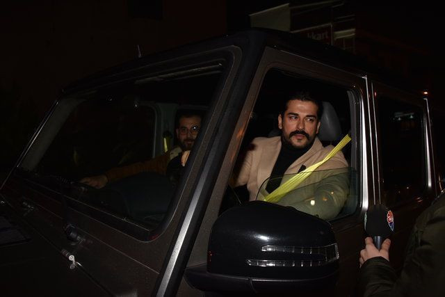 Burak Özçivit Fahriye Evcen iddialara pozlarıyla yanıt verdi takipçiler destek çıktı - Resim: 2