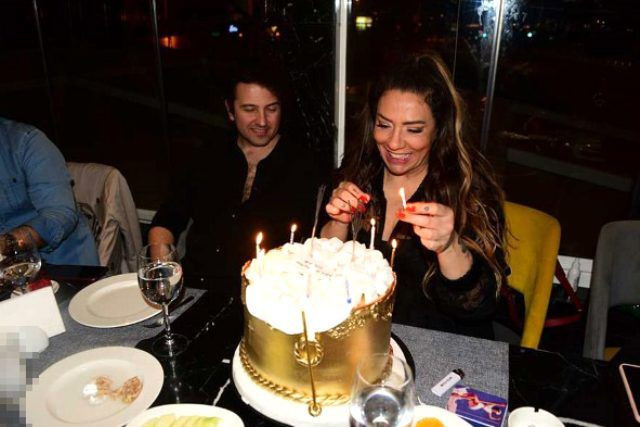 Işın Karaca sevgilisi Can Yapıcıoğlu'nu öpücüklere boğdu yeni yaşını kutladı - Resim: 1