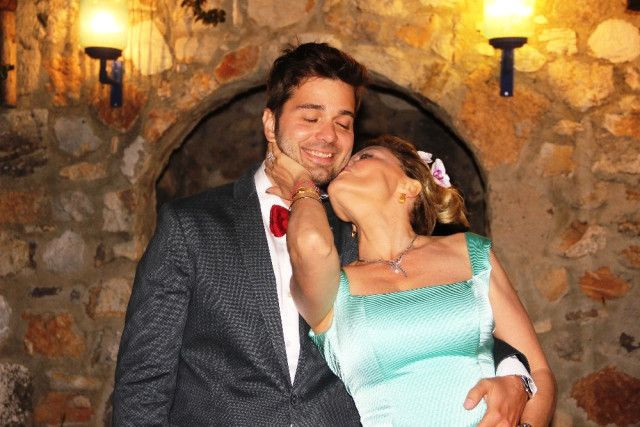 Seray Sever eşi Eray Sünbül ile yatak pozunu böyle önlem alıp paylaştı - Resim: 1