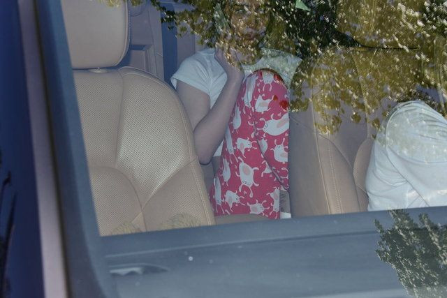 Aleyna Tilki yine sokağa çıkma yasağını deldi maske dahi takmadı - Resim: 2