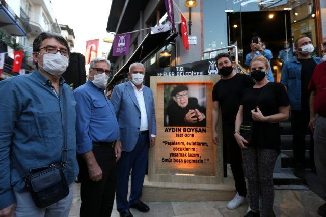 Emre Kınay Buket Dereoğlu ile aynı karedeydiler Aydın'lı muhtar pozitif çıktı - Resim: 1