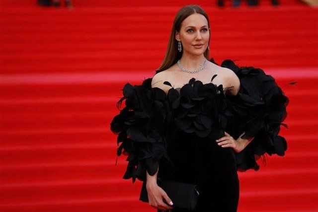 Meryem Uzerli kırmızı halıdaki haliyle yine olay herkesi büyüledi - Resim: 4