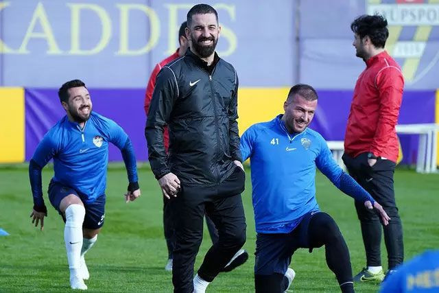 Teknik Direktörlük Arda Turan'ı çökertti! Saç sakal bembeyaz oldu - Resim: 1