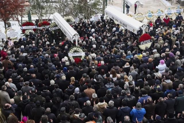 Hülya Koçyiğit Fatma Girik'in cenazesinde ne dedi AK Parti-CHP mesajına tepki yağıyor! - Resim: 8